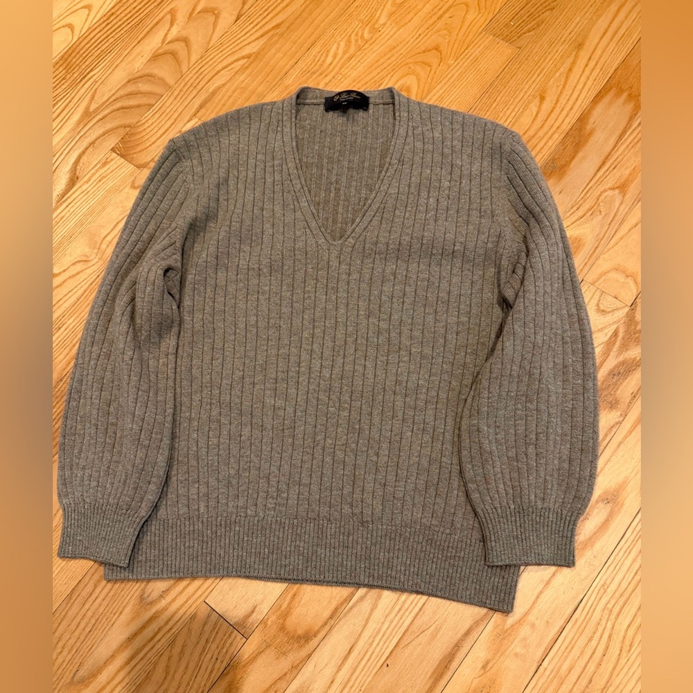 Loro Piana Maras Cashmere V-Neck Sweater in Moss Green - Picture 3 of 5